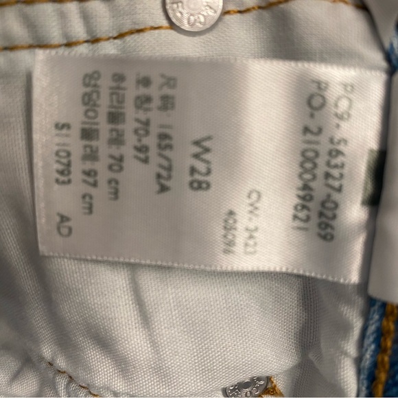 Levi’s 501 Distressed Denim Short - Picture 8 of 8